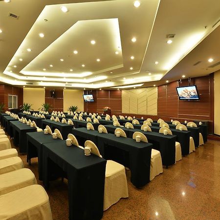 Lutianhua Hotel Chengdu Bagian luar foto