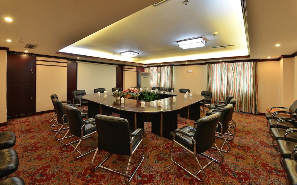 Lutianhua Hotel Chengdu Bagian luar foto